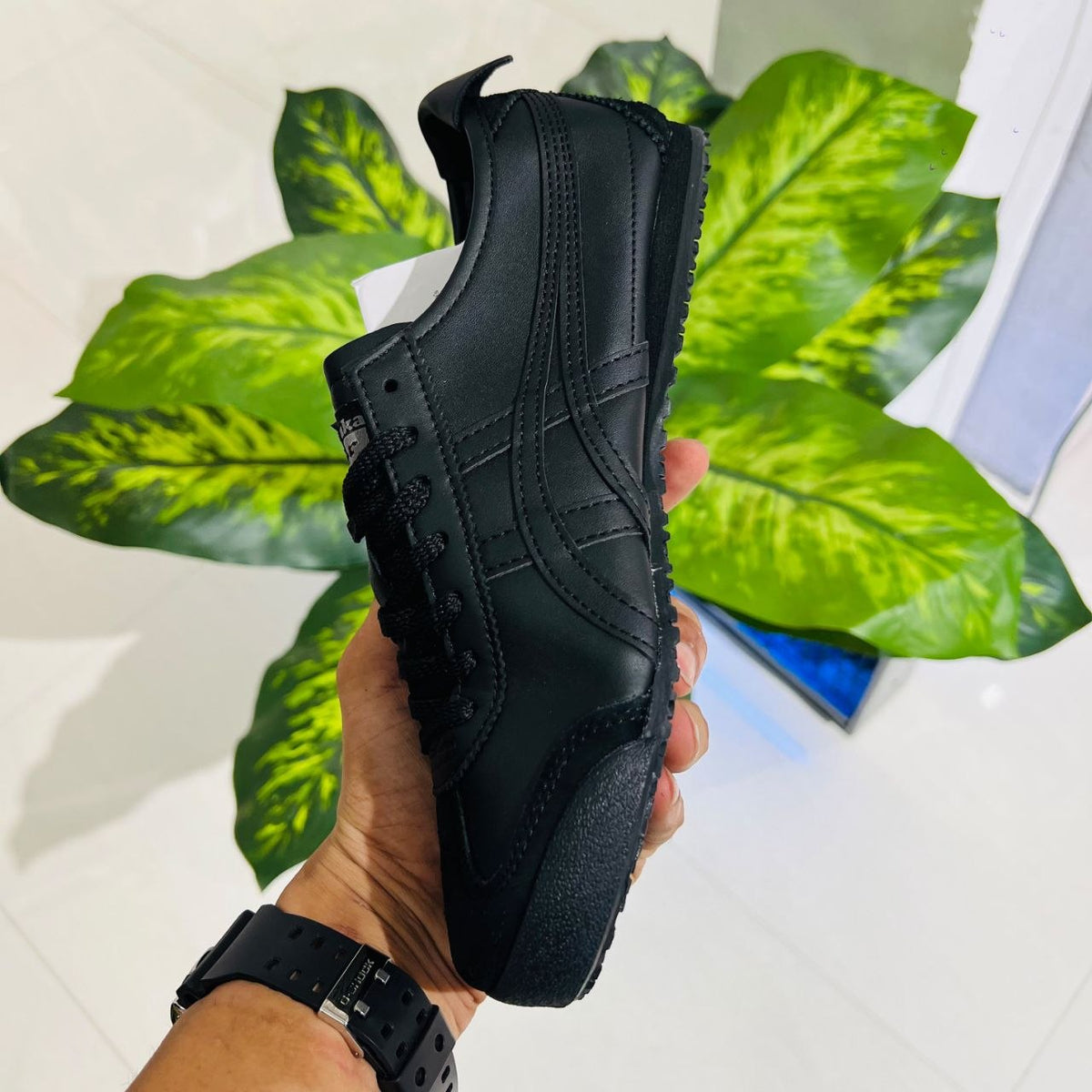 Shoes asics onitsuka tiger all black