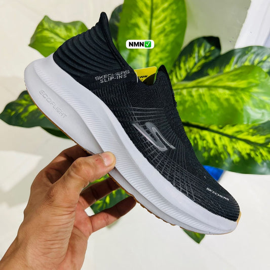 Shoes skechers slip-ins black white