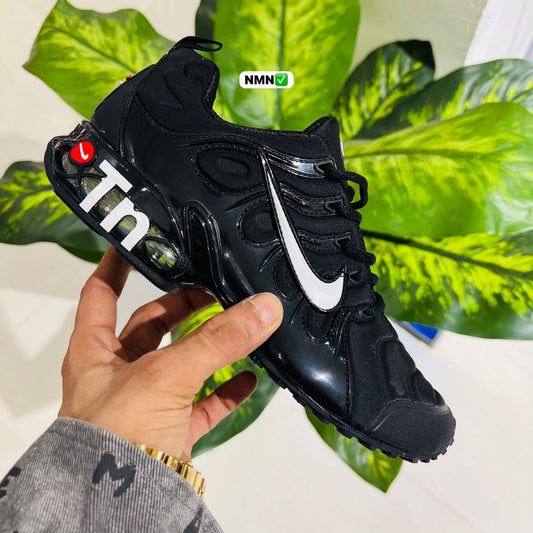 Shoes nike tn black white