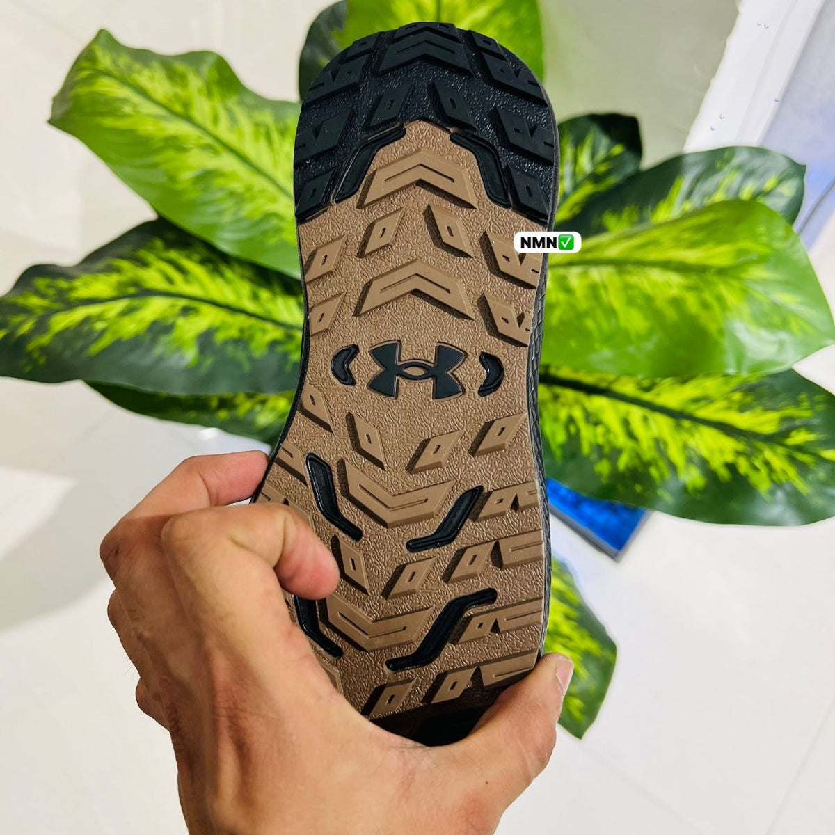 Shoes under armour black brown