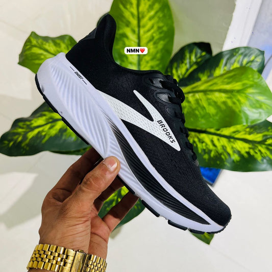 Shoes brooks black white