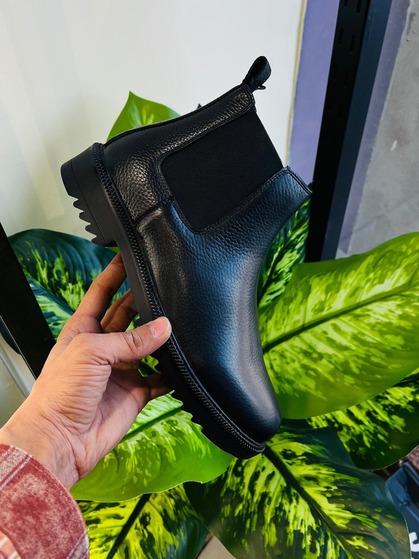 Formal chelsea round toe black bold