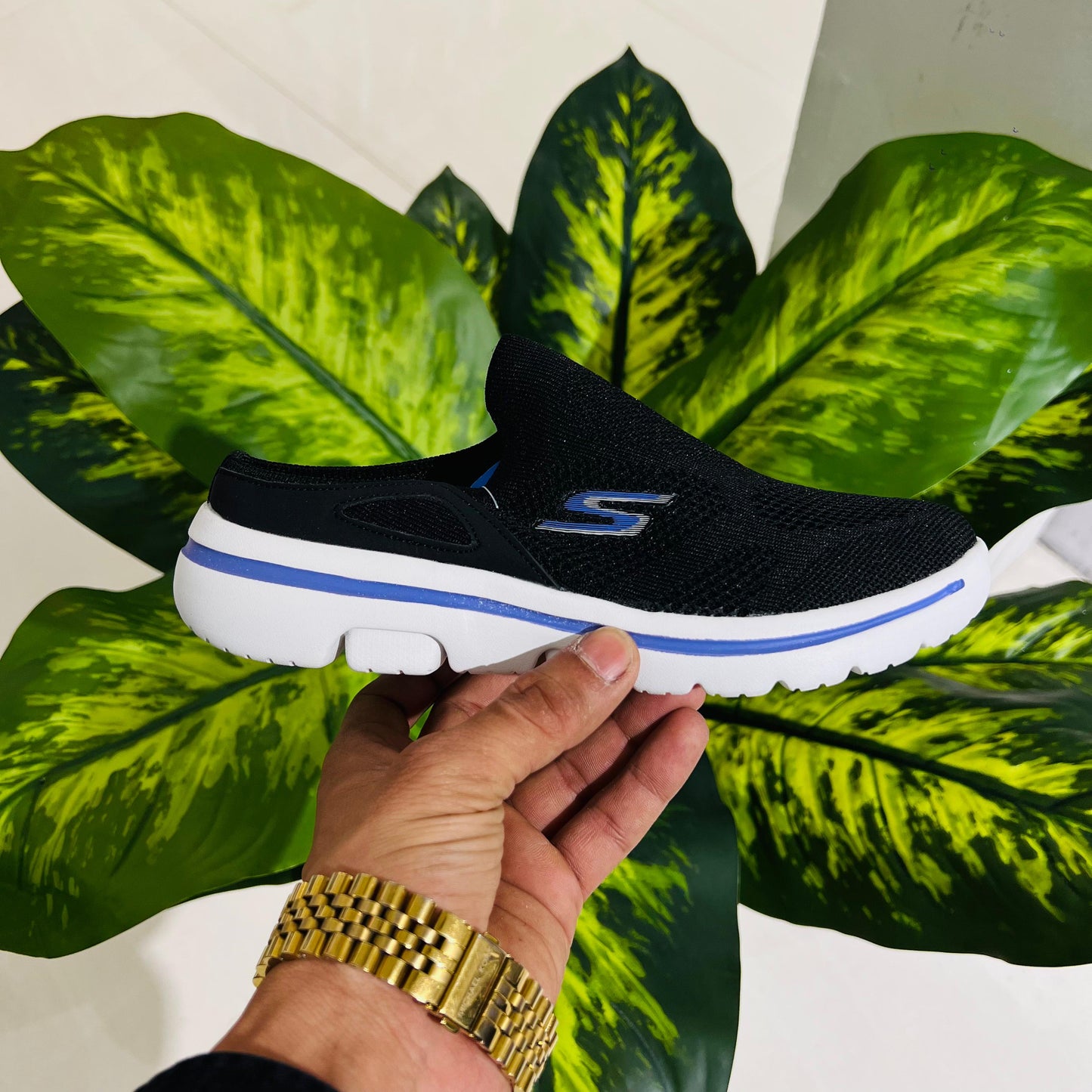 Shoes skecher slipons slipins black white slipper crocs