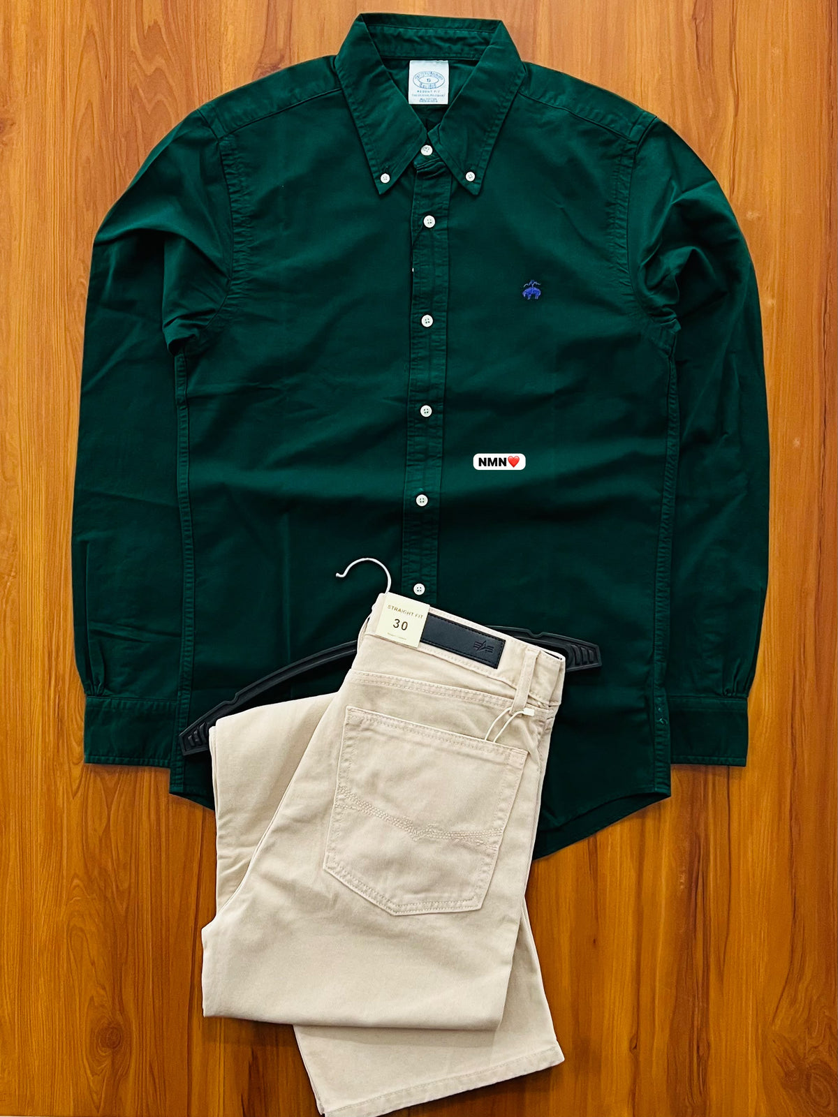 Shirt solid colour. Blast wash. Peach soft. Oxford fabric ( feels like velvet smooth ) so fckn damn awesome. Quality is speaking