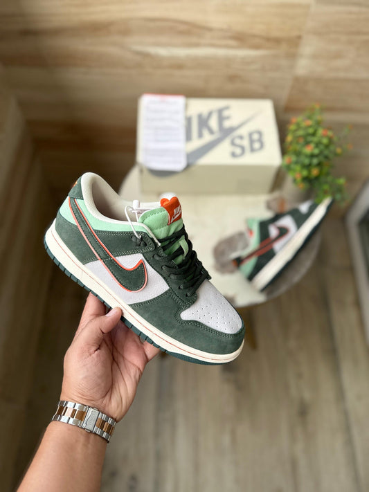 Shoes nike sb dunk green orange highlight otomo katsuhiro