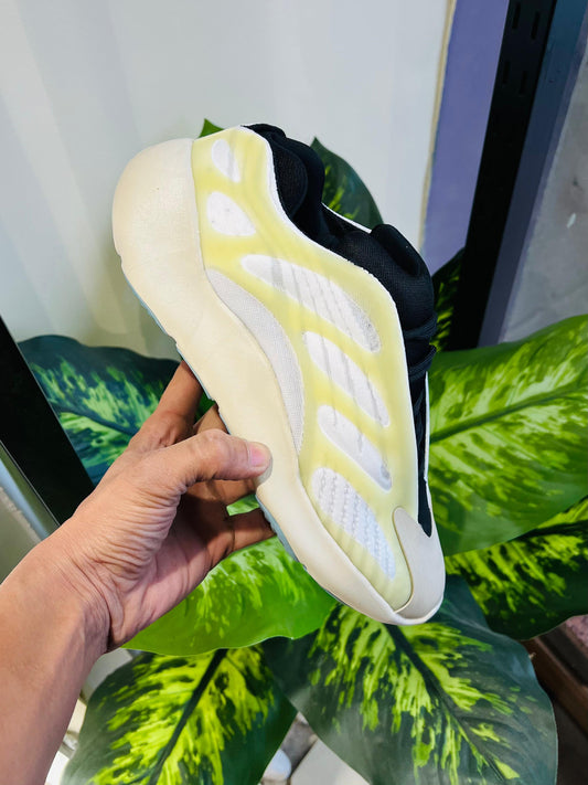 Shoes adidas yeezy 700 v3