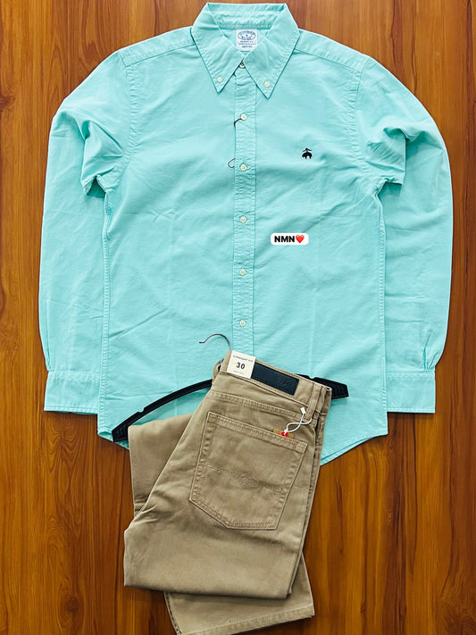 Shirt solid colour. Blast wash. Peach soft. Oxford fabric ( feels like velvet smooth ) so fckn damn awesome. Quality is speaking