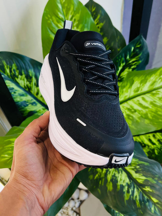 Shoes nike vomero plus running black