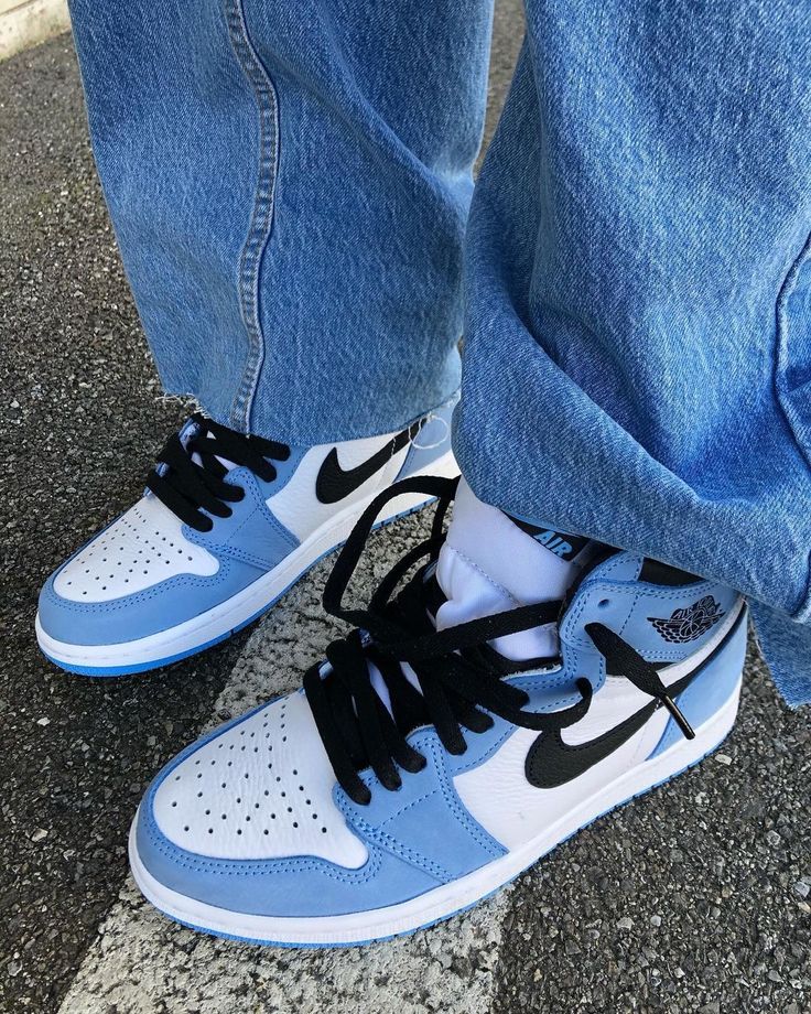 Shoes nike air jordan 1 university blue
