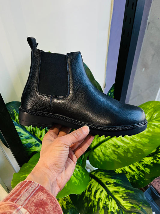 Formal chelsea round toe black bold