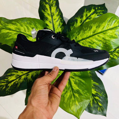 Shoes on cloud black