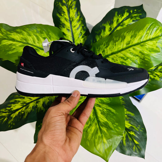 Shoes on cloud black