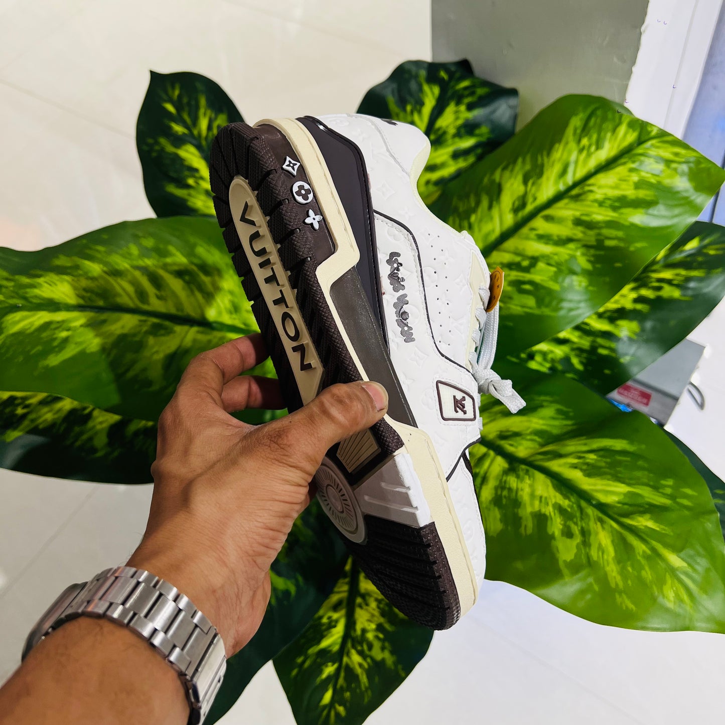 Shoes lv Louis Vuitton trainer sneaker white brown