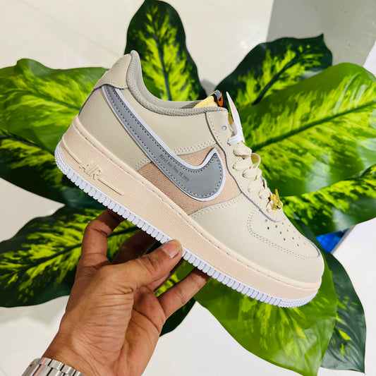 Shoes nike airforce 1 cream silver swoosh golden logo pendant