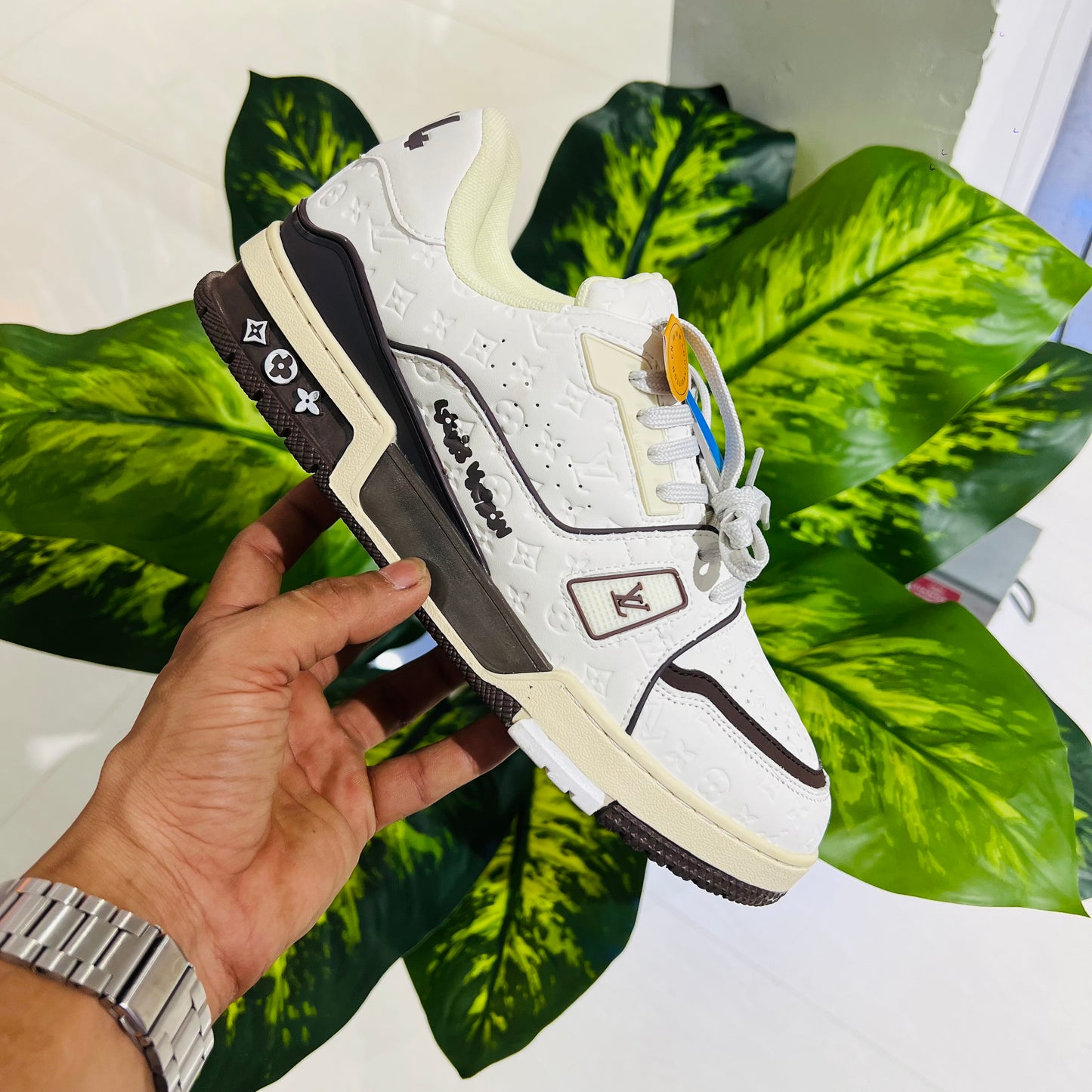 Shoes lv Louis Vuitton trainer sneaker white brown
