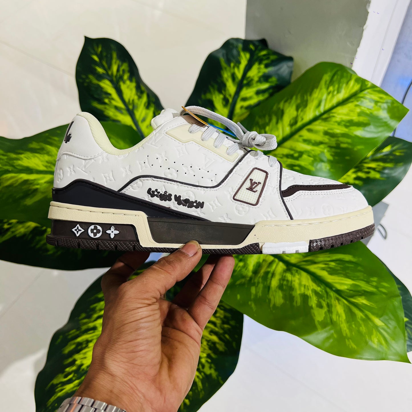 Shoes lv Louis Vuitton trainer sneaker white brown