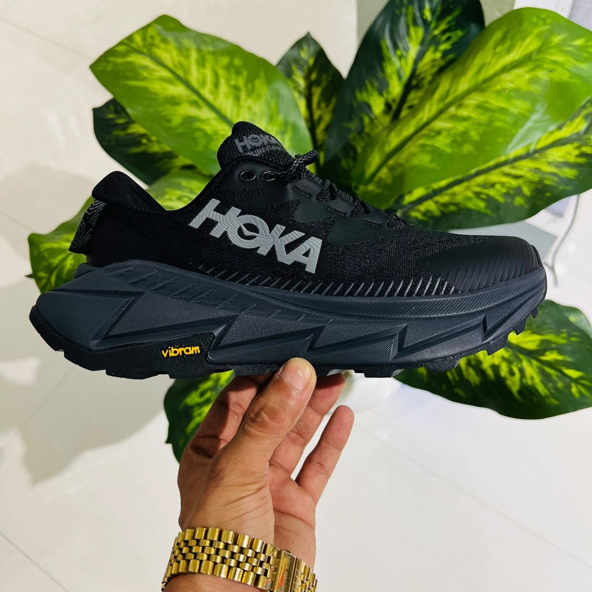 Shoes hoka vibram black