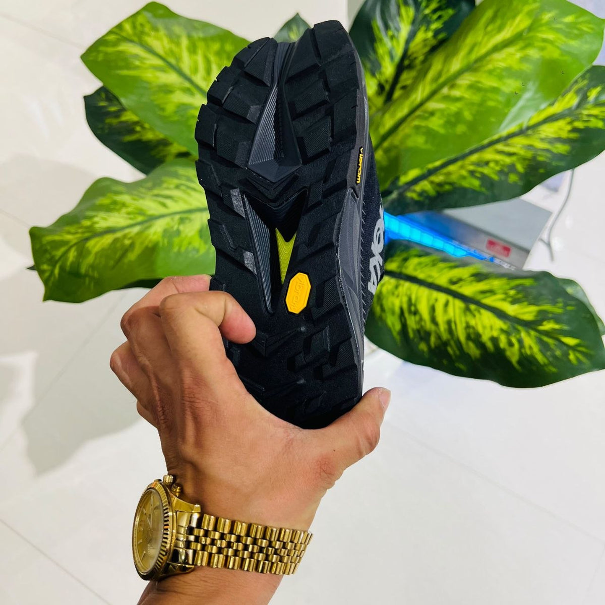 Shoes hoka vibram black
