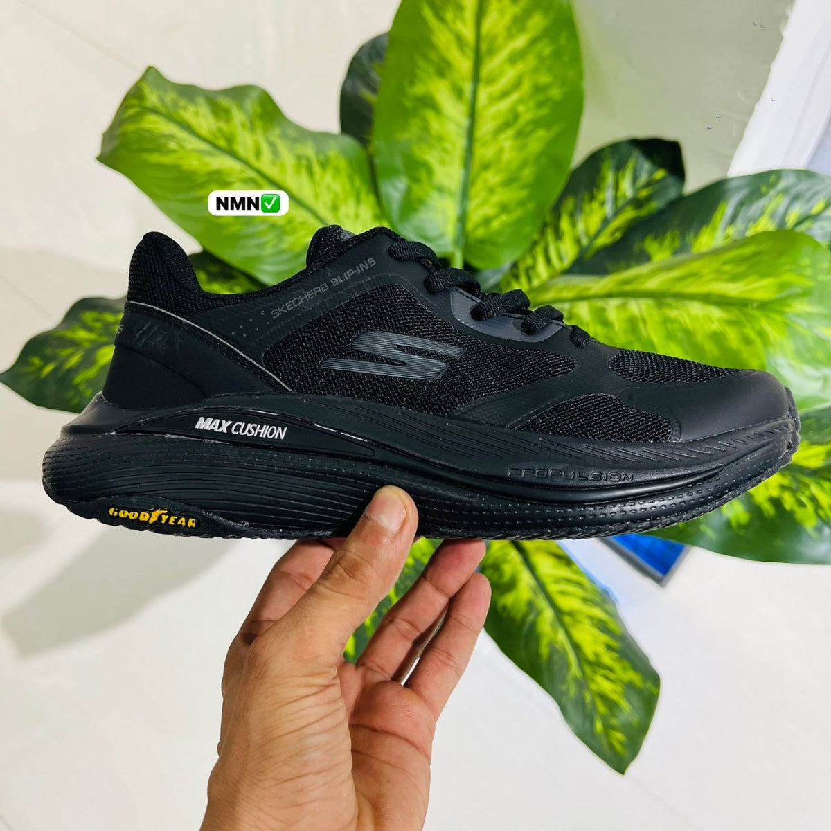 Shoes skechers max cushion black