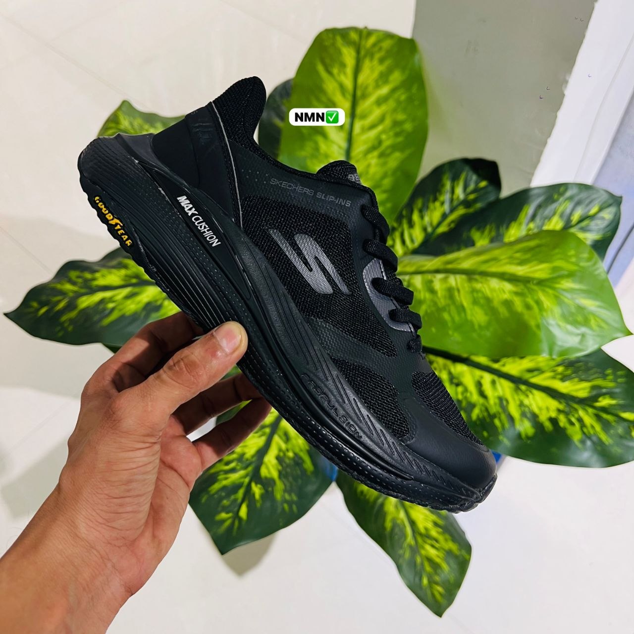 Shoes skechers max cushion black