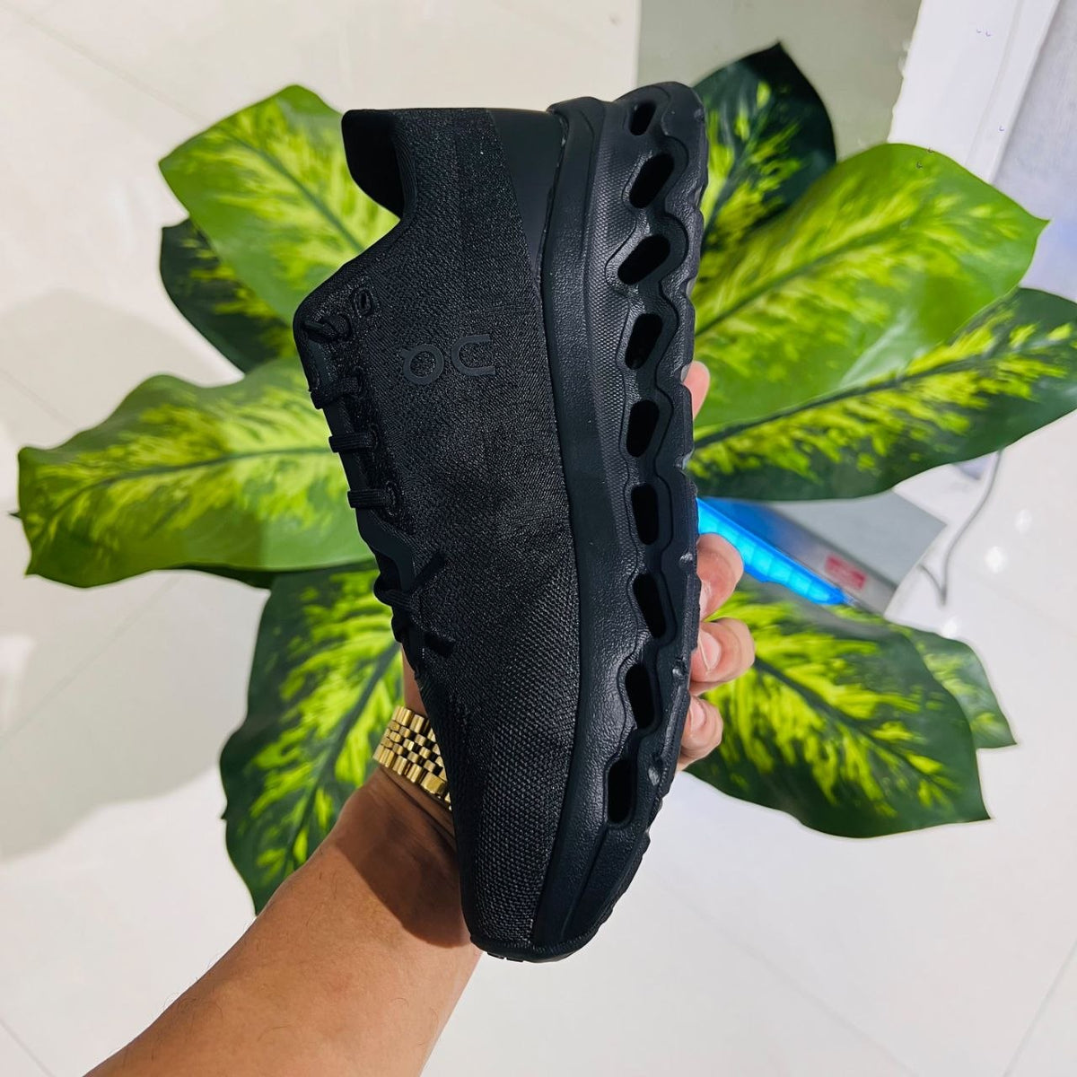 Shoes on cloud all black