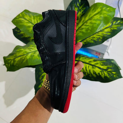 Shoes nike air jordan 1 low painted black red