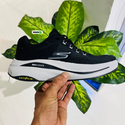 Shoes skechers max cushion black white