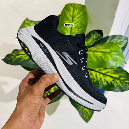 Shoes skechers max cushion black white