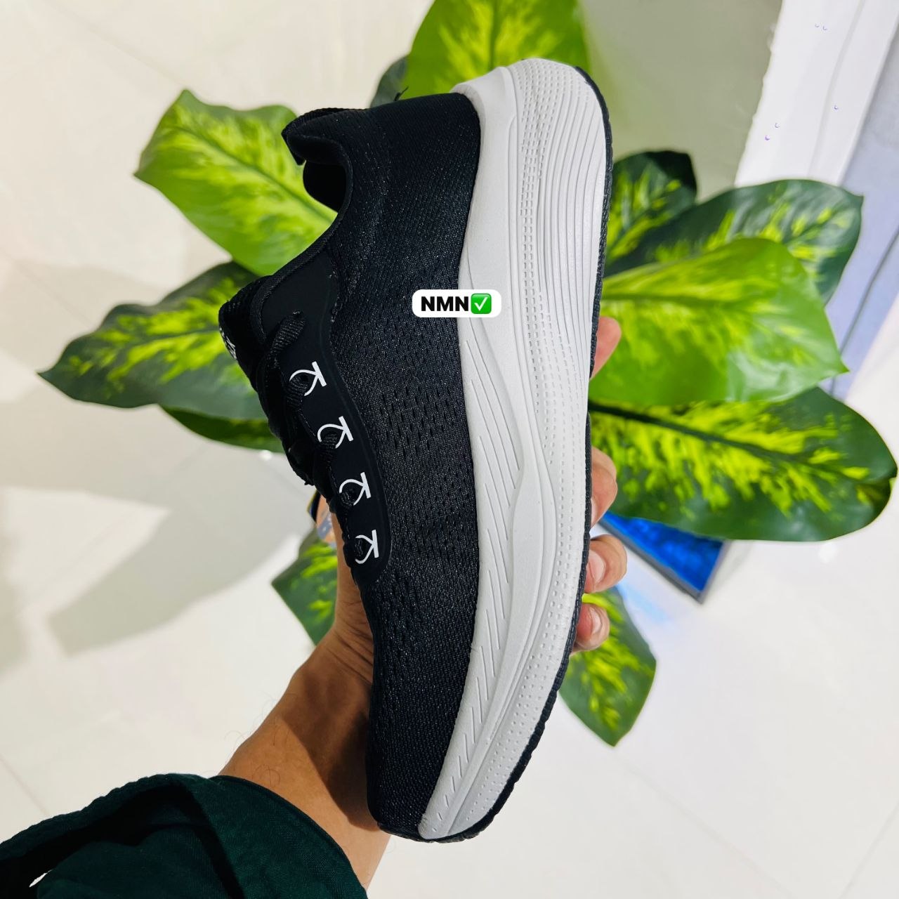 Shoes skechers max cushion black white