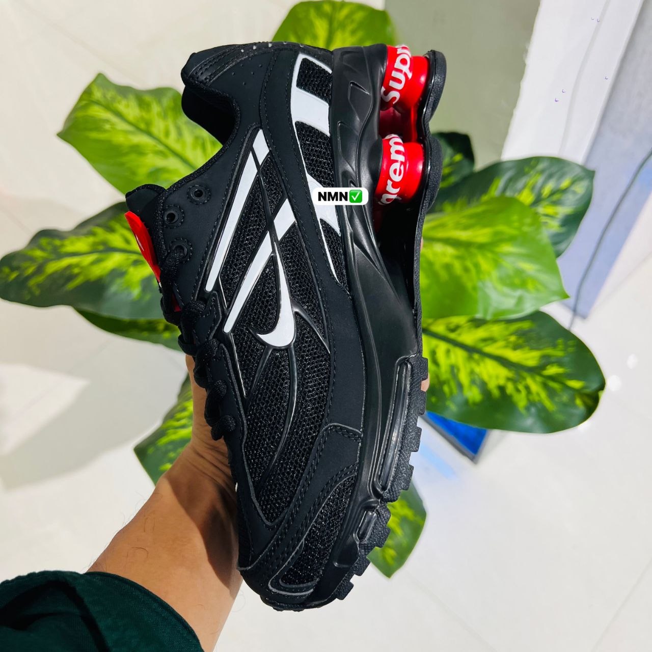 Shoes nike shox x supreme black white red