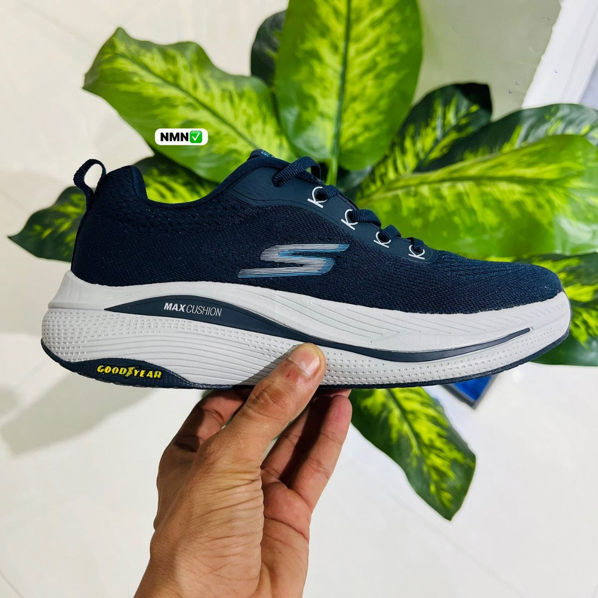 Shoes skechers maxcushion blue white