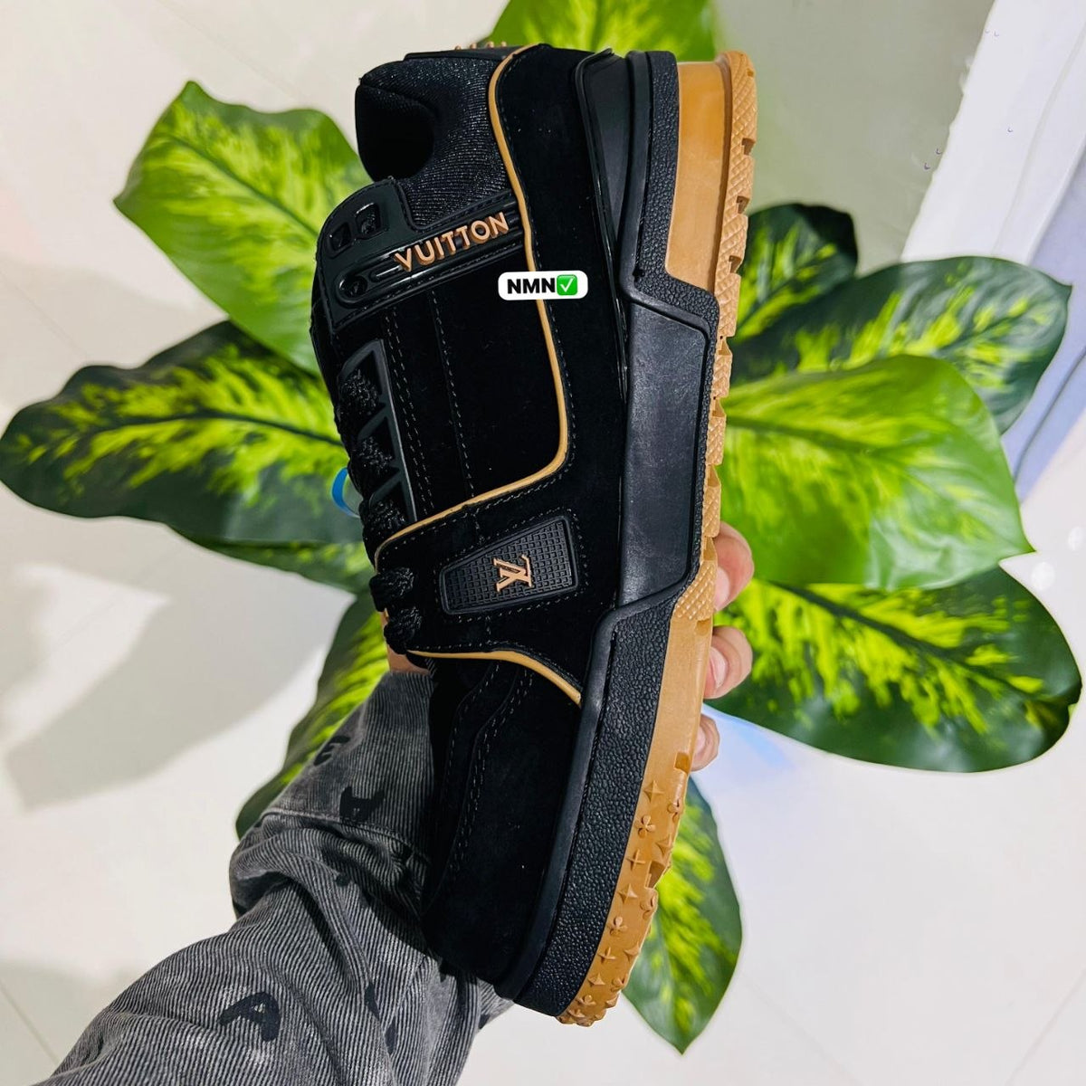 Shoes lv trainer black brown