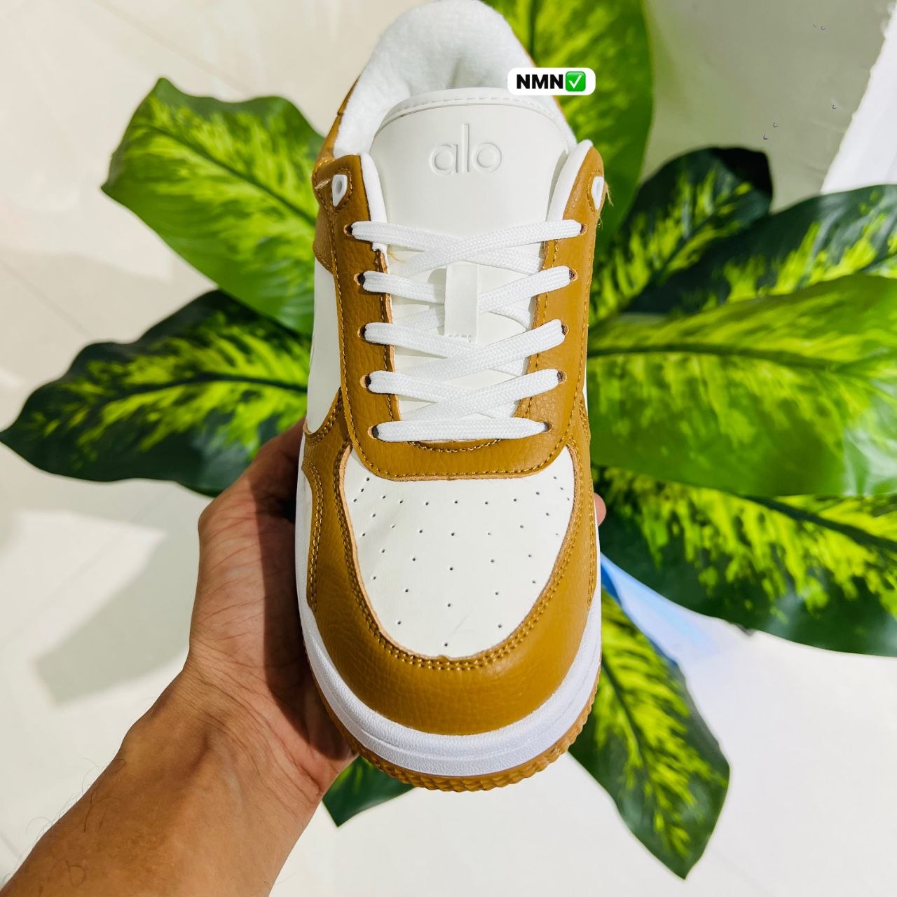 Shoes alo brown white