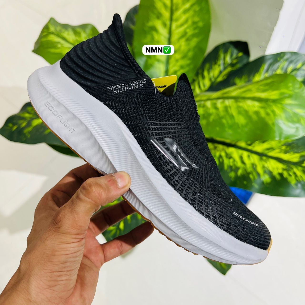 Shoes skechers slip-ins black white