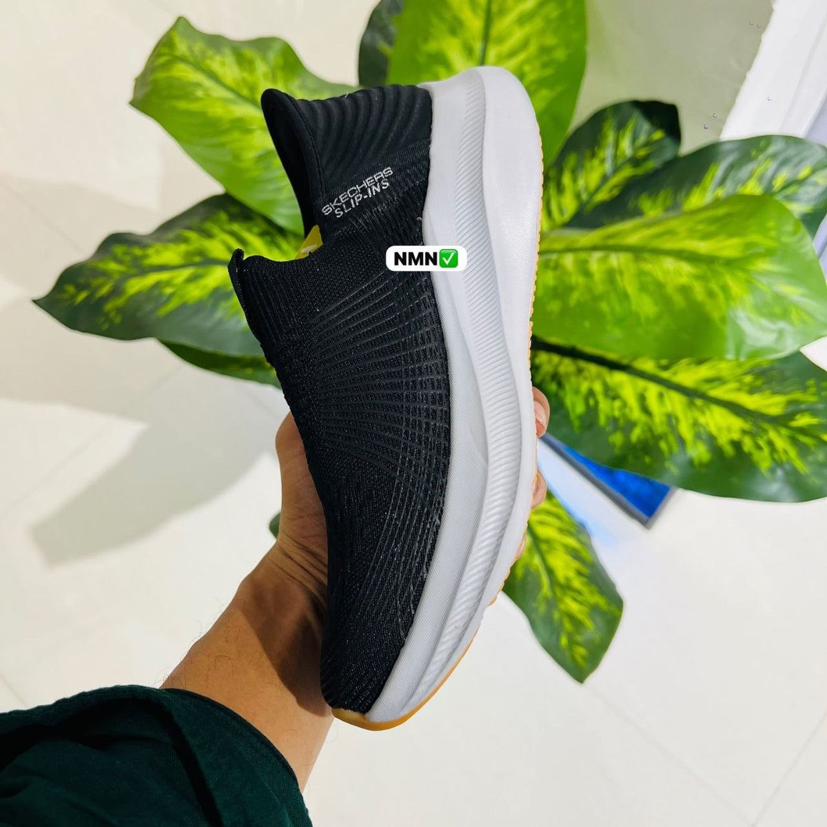 Shoes skechers slip-ins black white