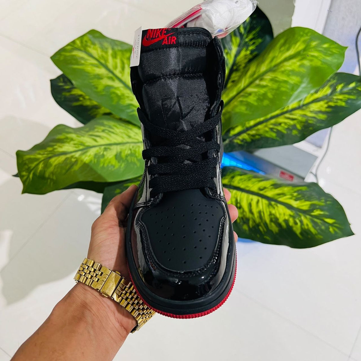 Shoes nike air jordan 1 high painted black red soul