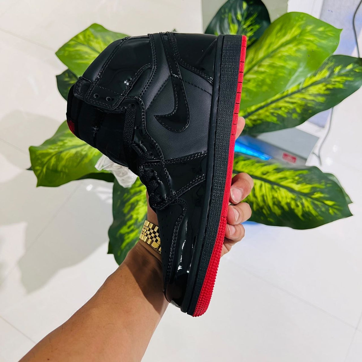 Shoes nike air jordan 1 high painted black red soul