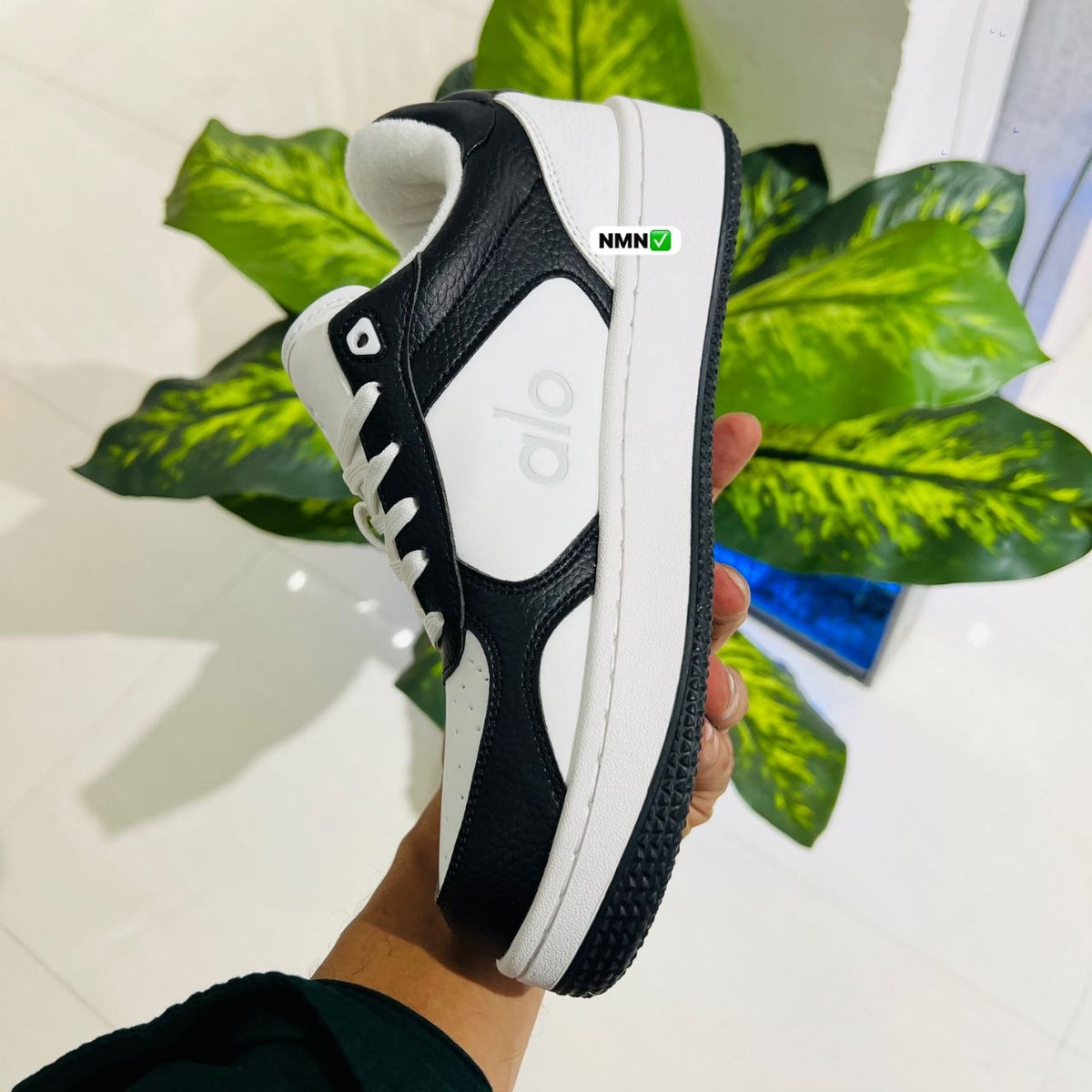 Shoes alo black white