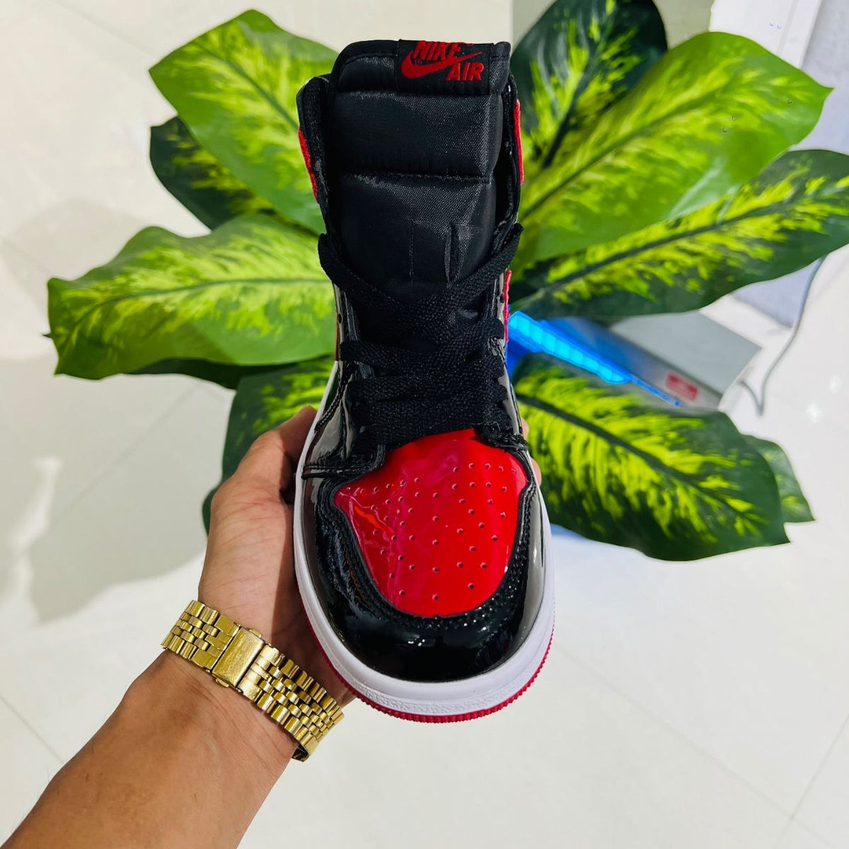 Shoes nike air jordan 1 high painted red black