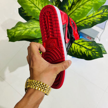 Shoes nike air jordan 1 high painted red black