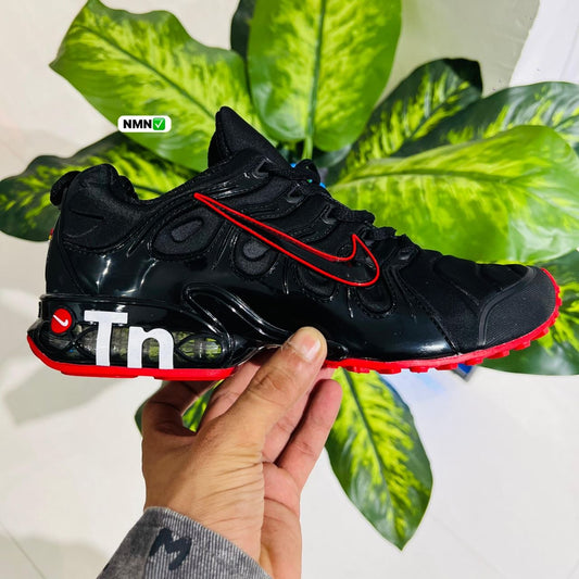 Shoes nike tn black red