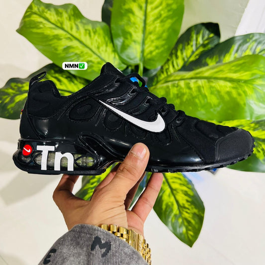 Shoes nike tn black white
