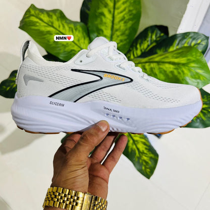 Shoes Brooks white. Running. Sports