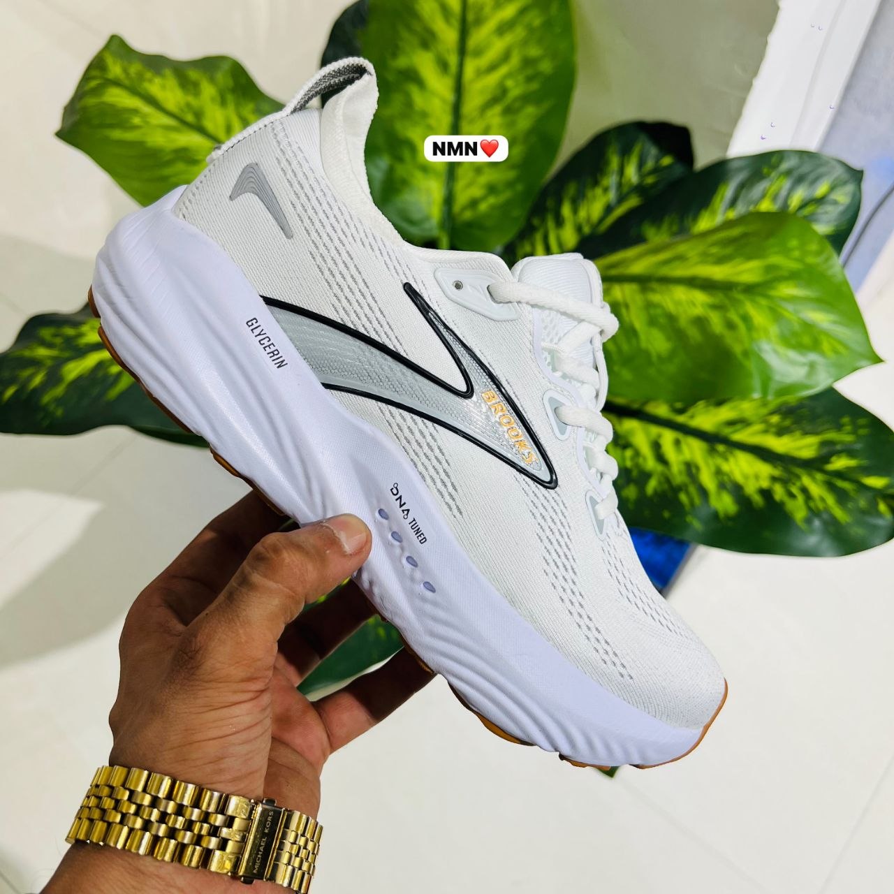 Shoes Brooks white. Running. Sports