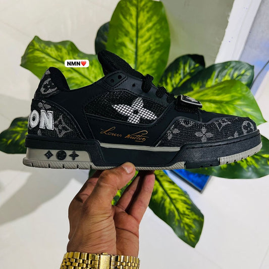Shoes Lv trainer black