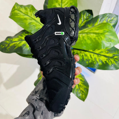 Shoes nike tn black white