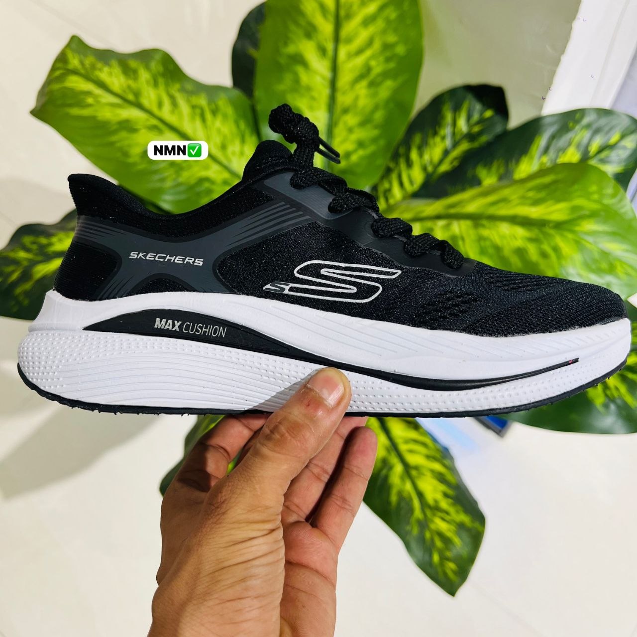 Shoes skchers maxcushion black white