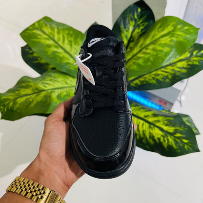 Shoes nike sb dunk low painted black