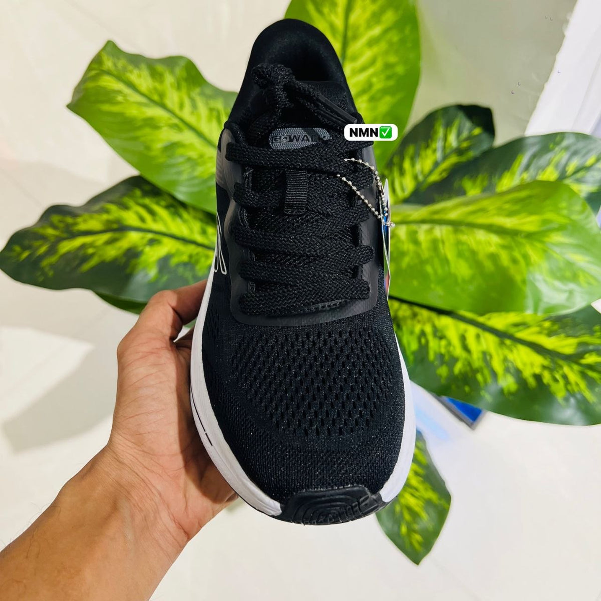 Shoes skchers maxcushion black white