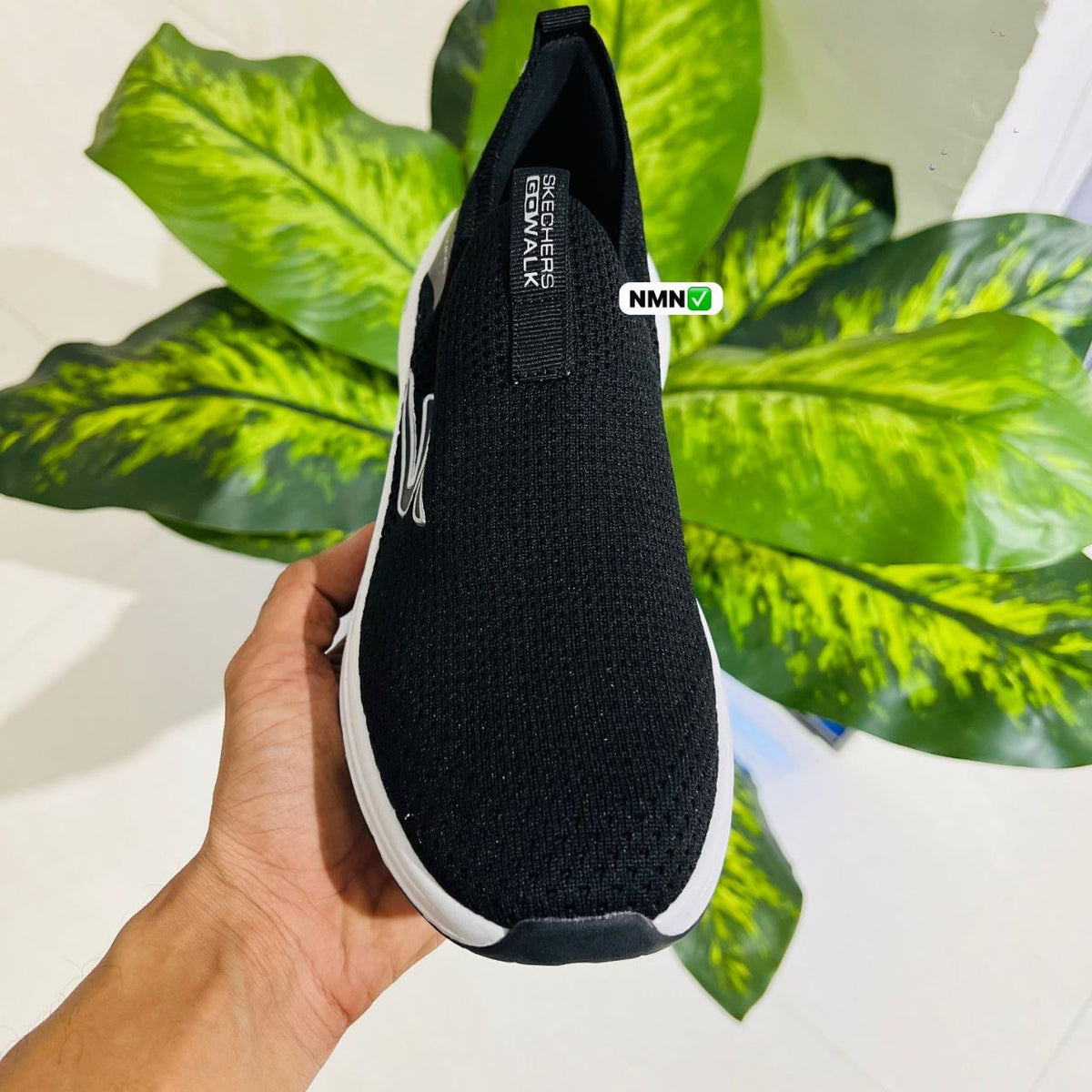 Shoes skechers run black white